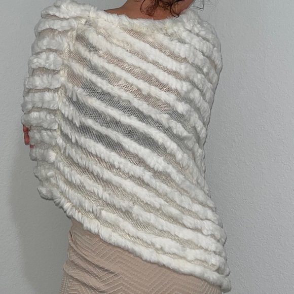 Bernardo Fur Poncho - Picture 4 of 6